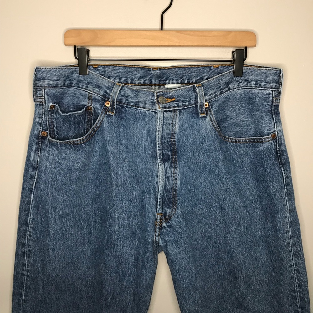 Levi's Button Fly 501 XX Straight Jeans in Medium Wash Blue 38 x 32 - Picture 6 of 12